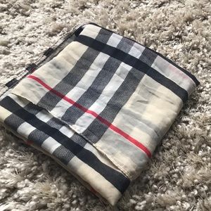 Classic Checkered Women's Scarf